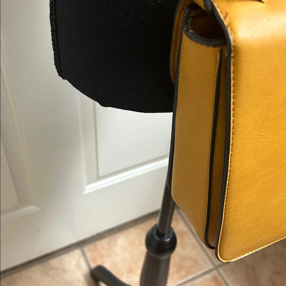 Purse, Brown camel 100% PVC, Lining 100% Polyester with gold snap closure, EUC